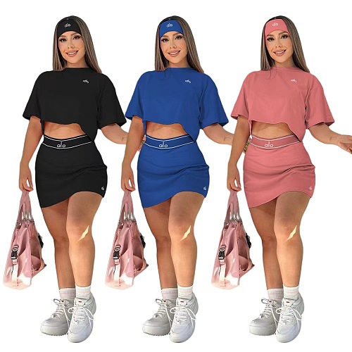 Alo Yoga — סט חצאית וטופ · T7Q8