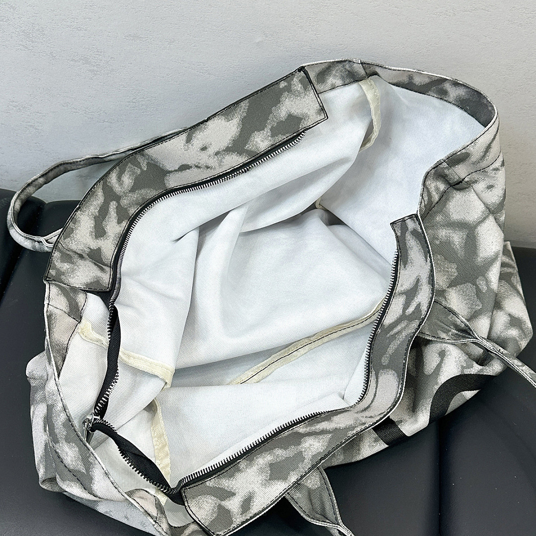 Alo Yoga Tie-Dye Shopper Tote · A1B — תמונה 3