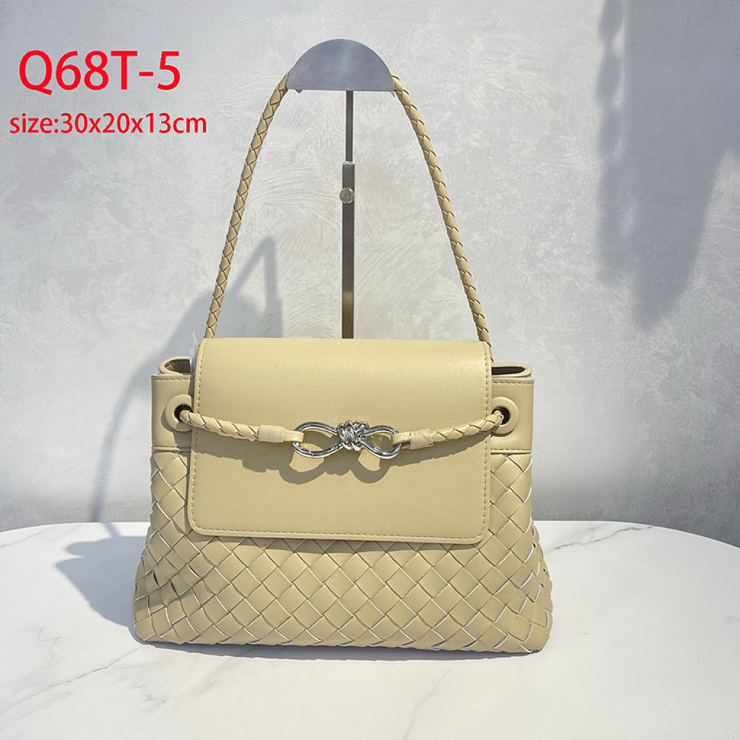 Bottega Veneta Andiamo Messenger · Q68T — תמונה 9