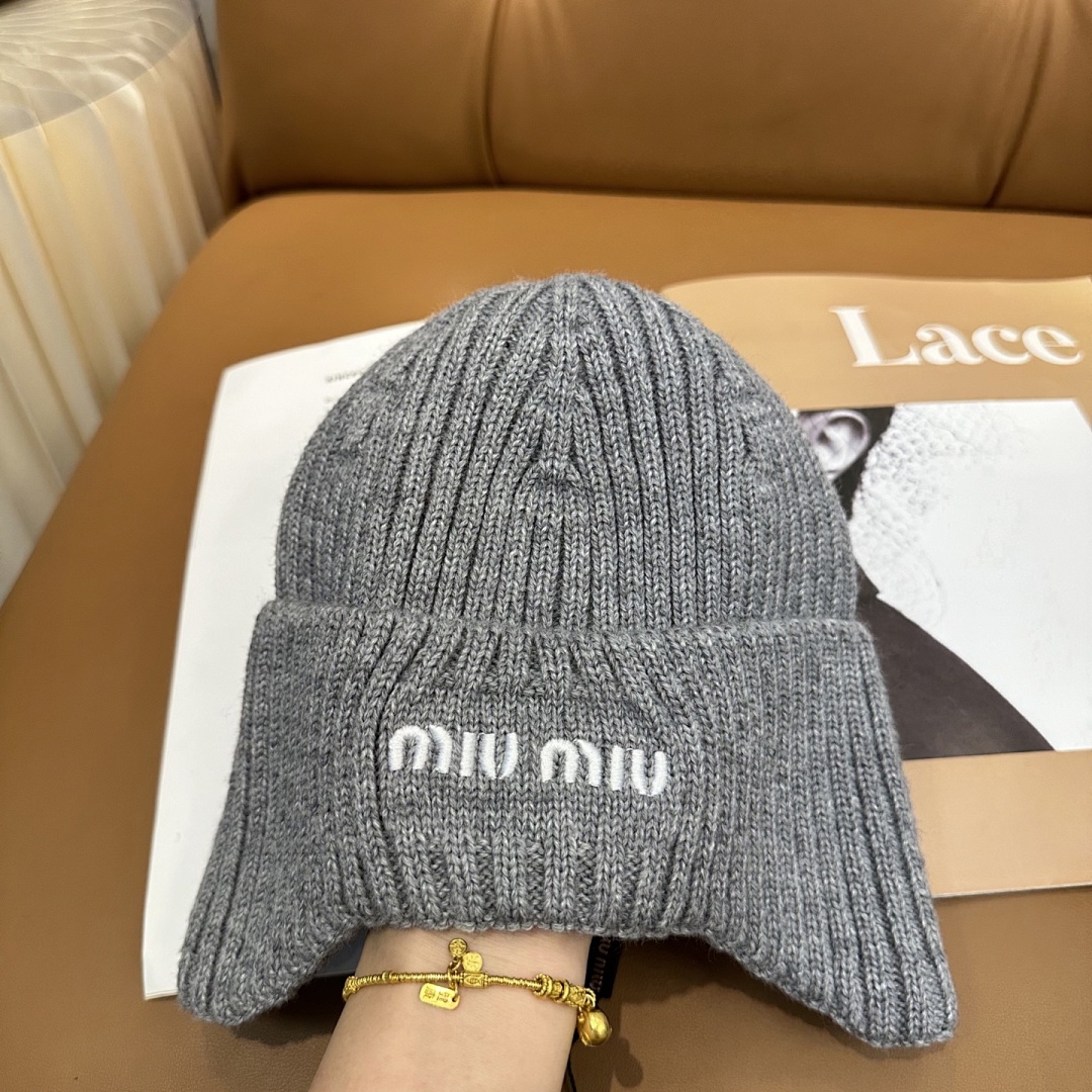 Miu Miu Wool And Cashmere Beanie · JSU8 — תמונה 24