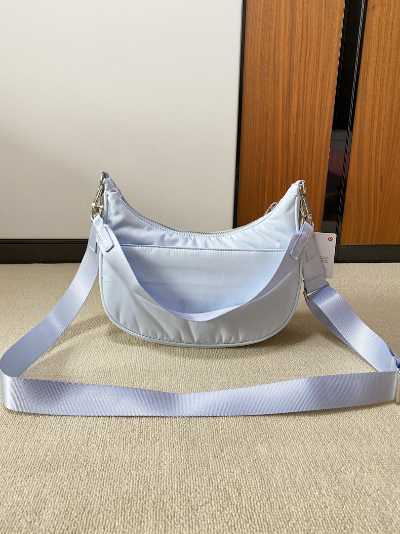 Lululemon City Essentials Small Shoulder Bag · ACC3 — תמונה 4