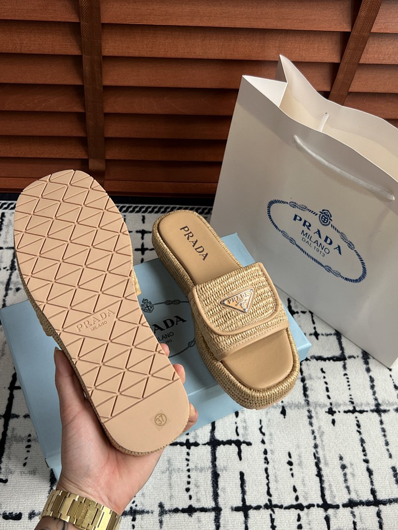 Prada Triangle Logo Slide Sandal · G18P — תמונה 4