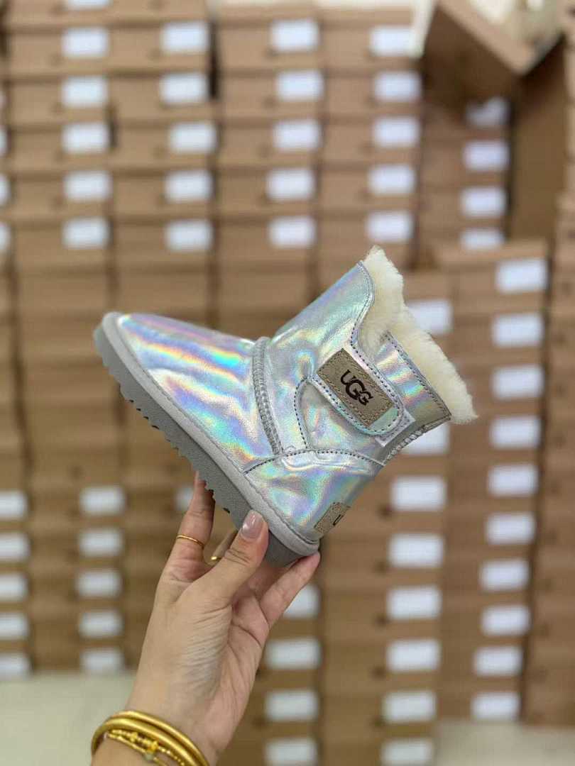 UGG Classic Mini Iridescent · PP7 — תמונה 2