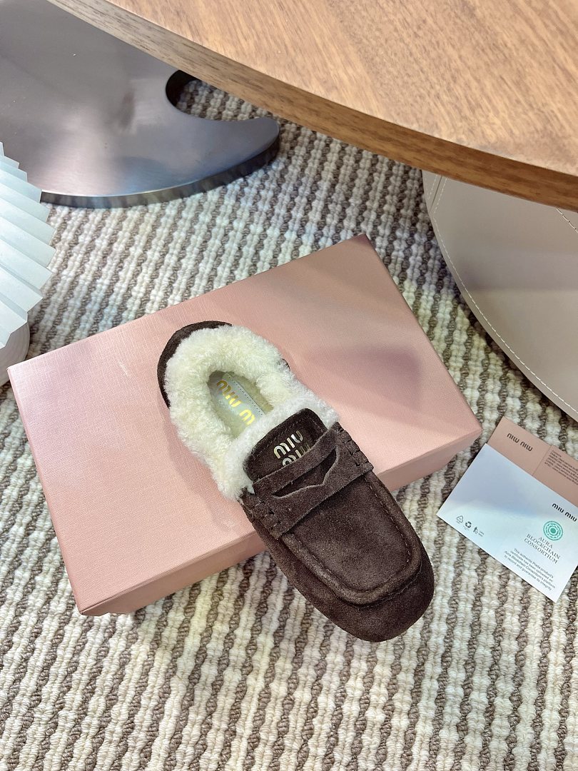 Miu Miu Ruches Shearling-Lined Suede Penny Loafers · X3Q8 — תמונה 11