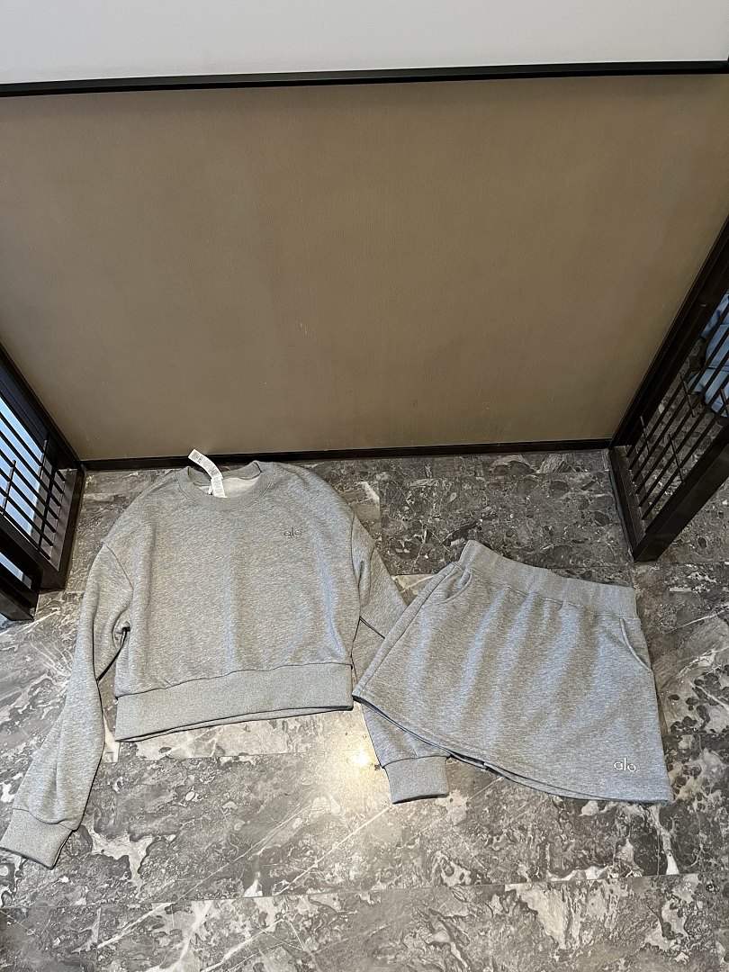 Alo Yoga Accolade Crewneck · LET8 — תמונה 20