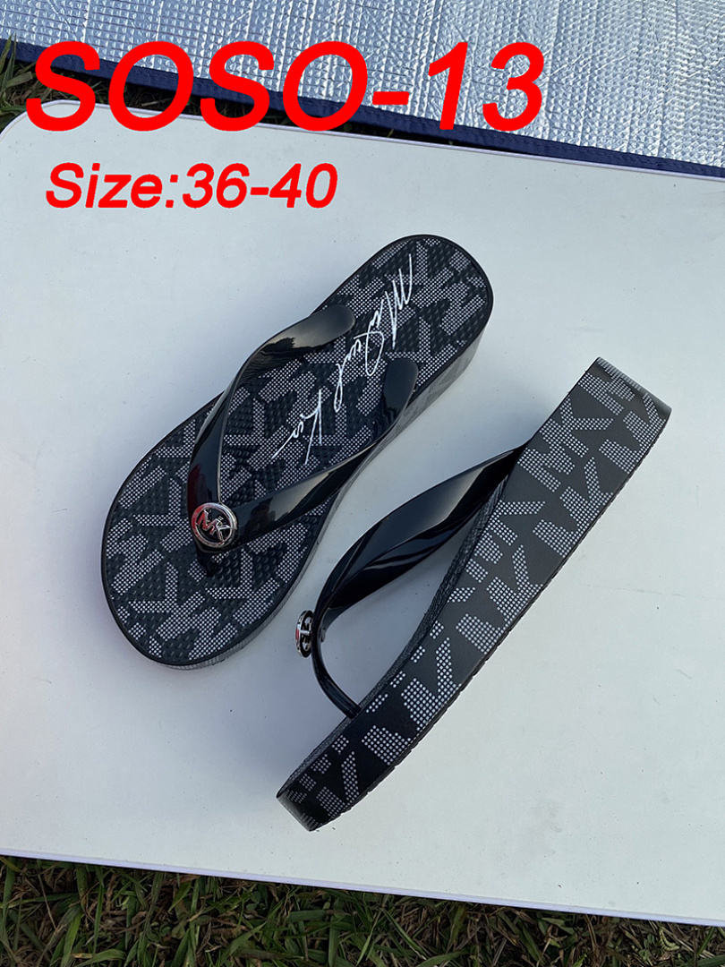 Michael Kors Signature Logo Flip Flops · SOSO — תמונה 21