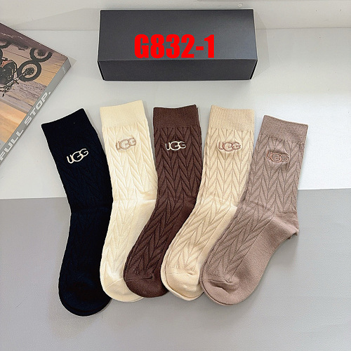 UGG — גרביים · G832