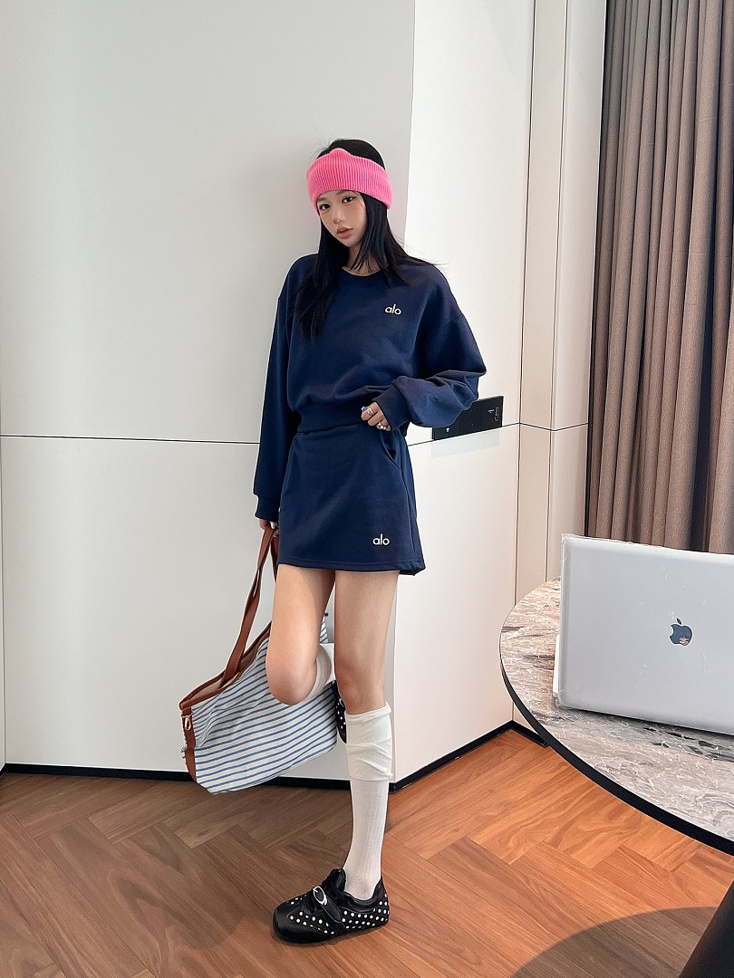 Alo Yoga Accolade Crewneck · LET8 — תמונה 15