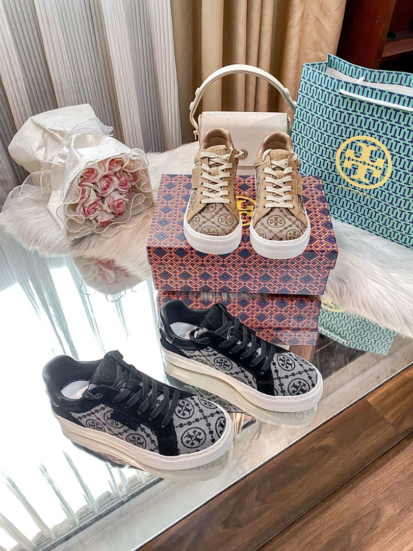 Tory Burch T Monogram Ladybug Sneaker · X2X6 — תמונה 9