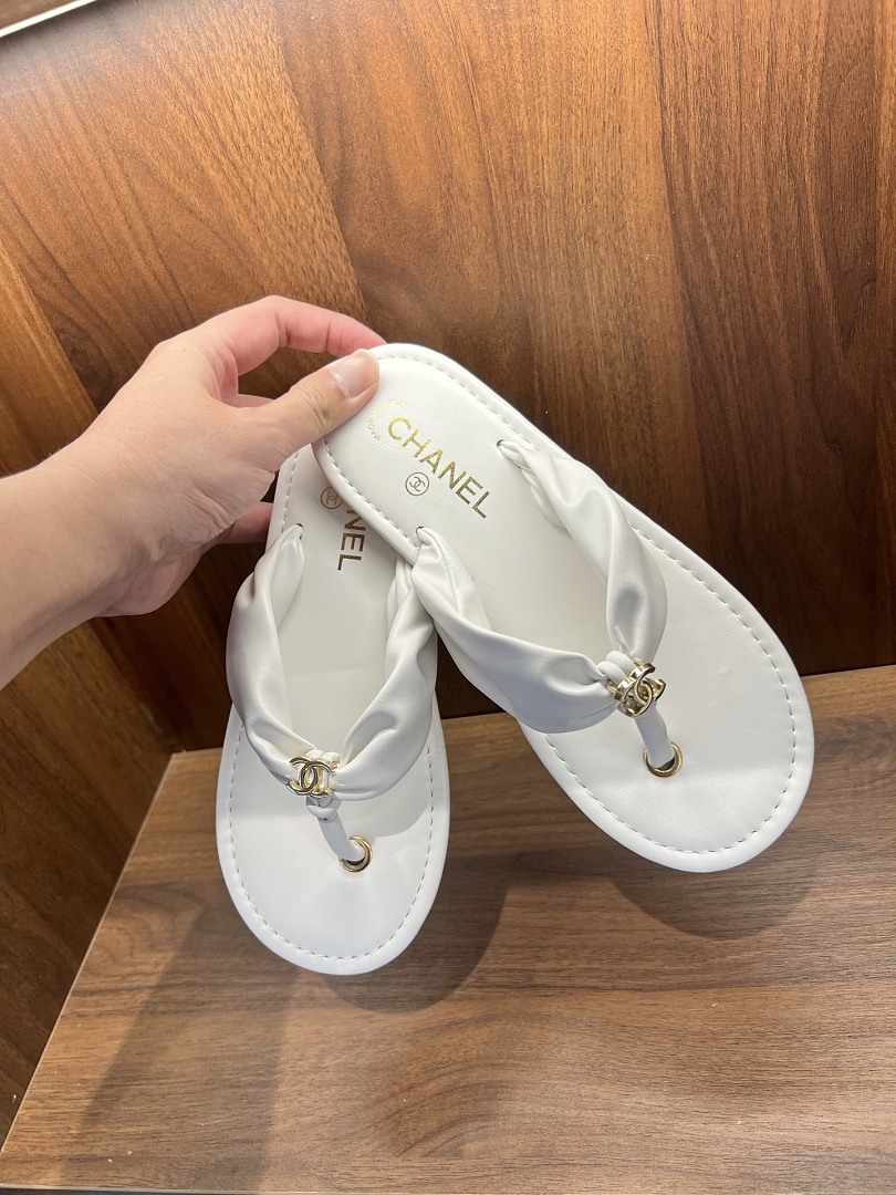 Chanel Quilted Thong Sandals · DS36 — תמונה 3