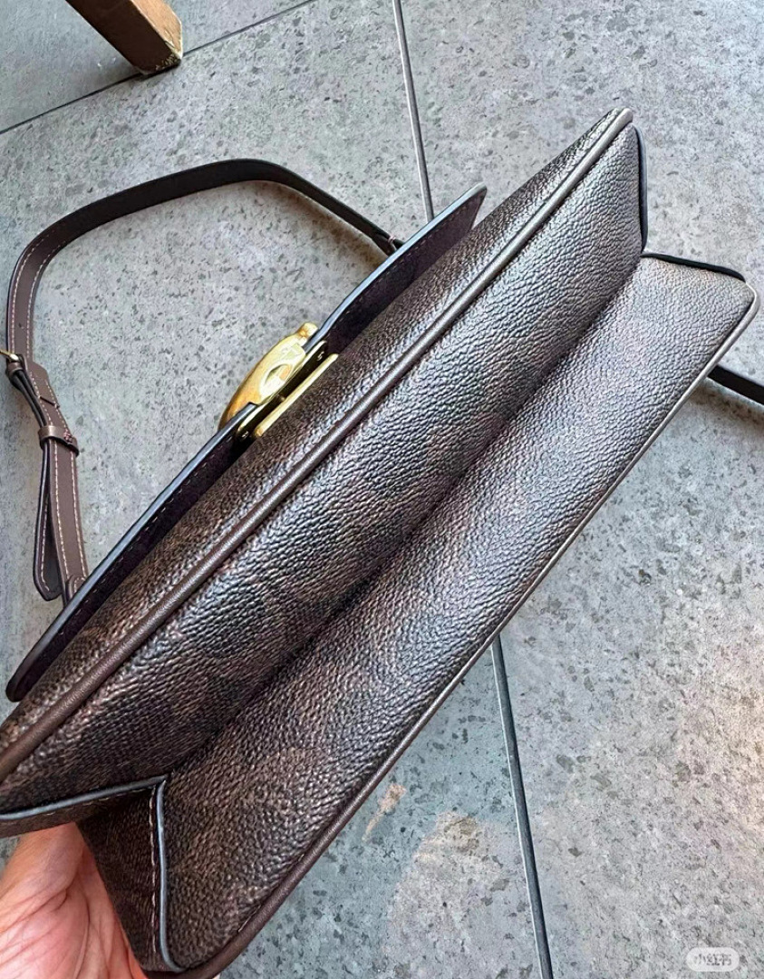 Coach Jet Shoulder Bag · ESR7 — תמונה 9