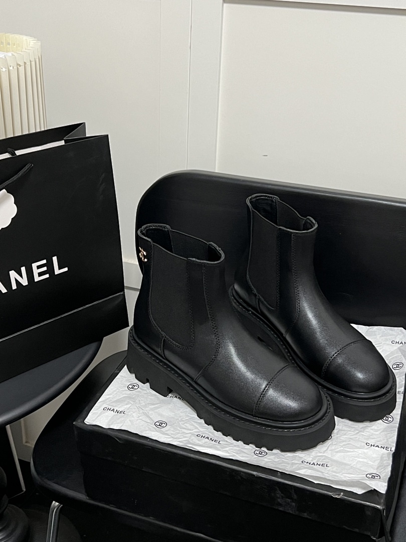 Chanel Cap Toe CC Short Boots · YC02 — תמונה 6