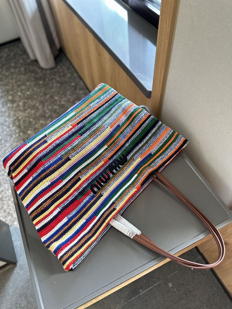 Miu Miu Crochet Stripe Vertical Tote · Y167M — תמונה 8