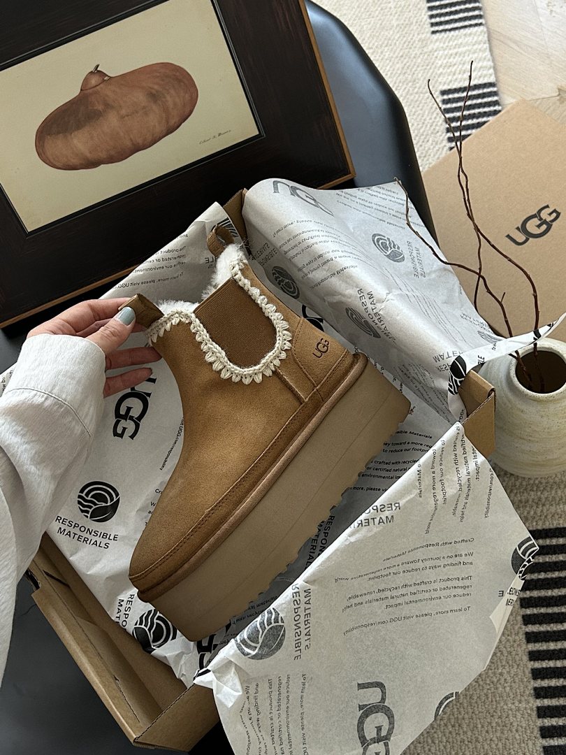 UGG — מגפיים · Y93G — תמונה 4