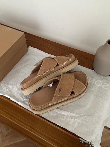 UGG Goldenstar Cross Slide · MDL5