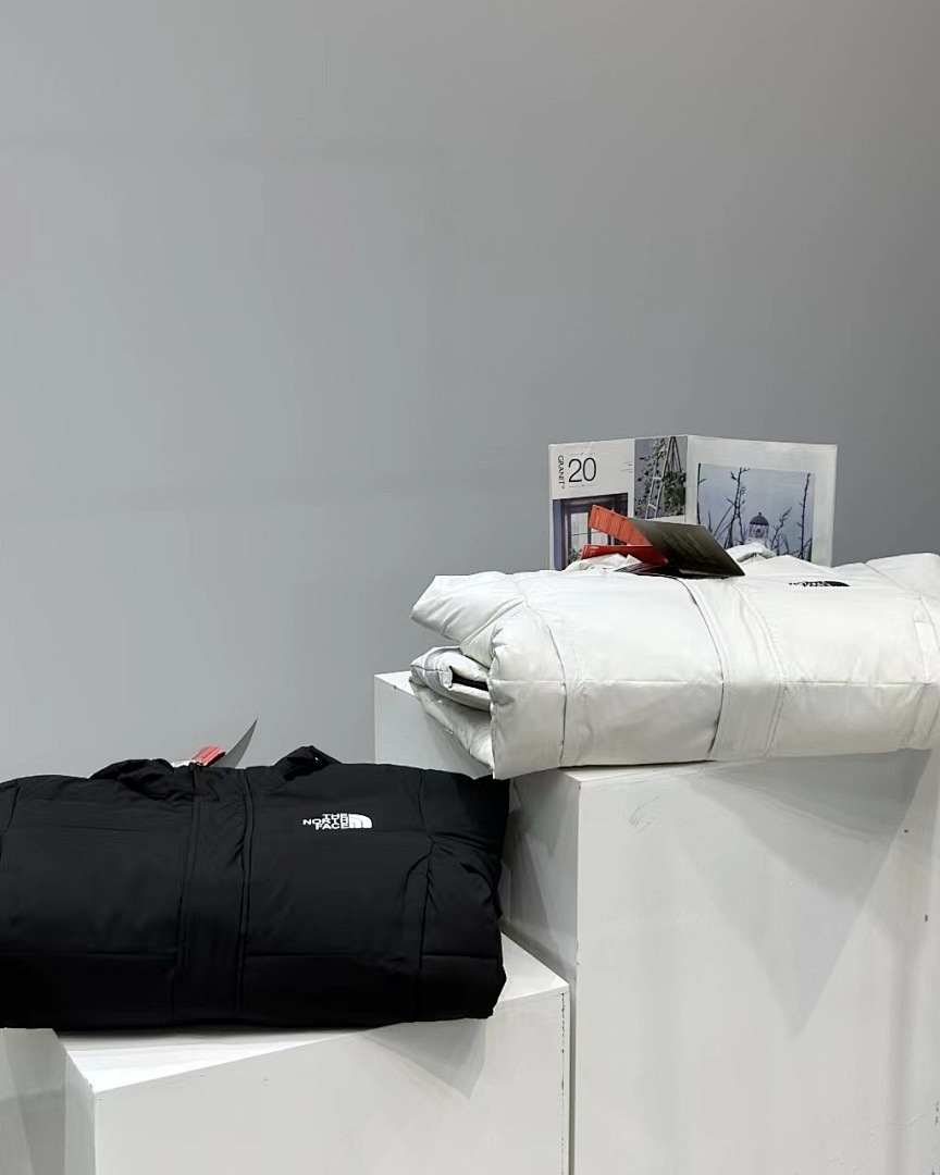 The North Face Nuptse Parka · M42T — תמונה 4