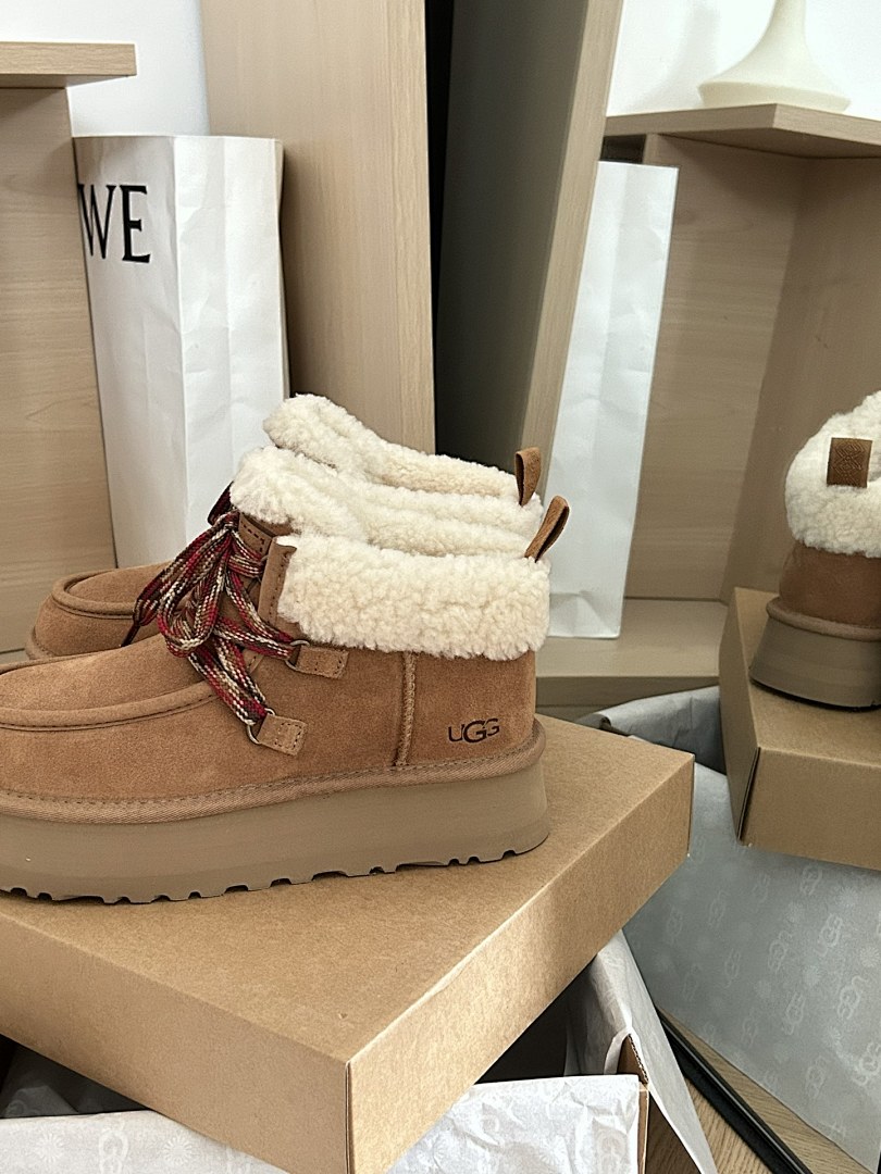 UGG — מגפיים · Y78G — תמונה 4