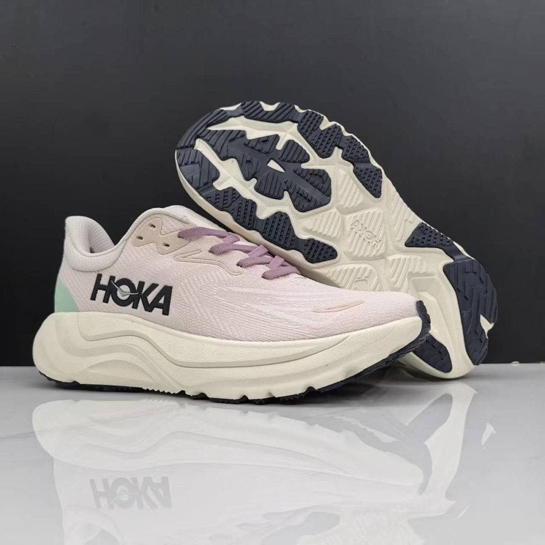 HOKA Arahi 8 · M41K