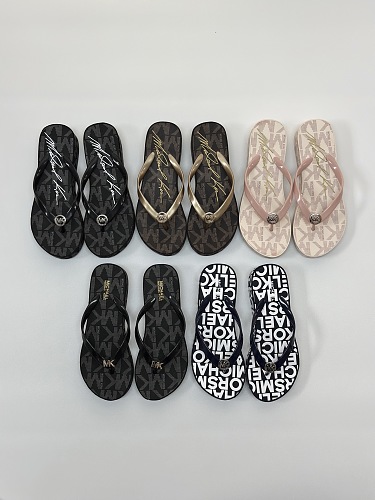 Michael Kors Bedford Signature Logo Flip Flop · F21D
