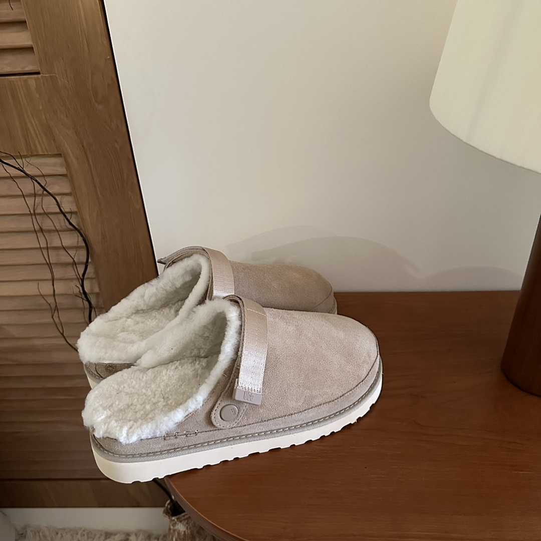 UGG — נעלי בית · M8C6 — תמונה 11
