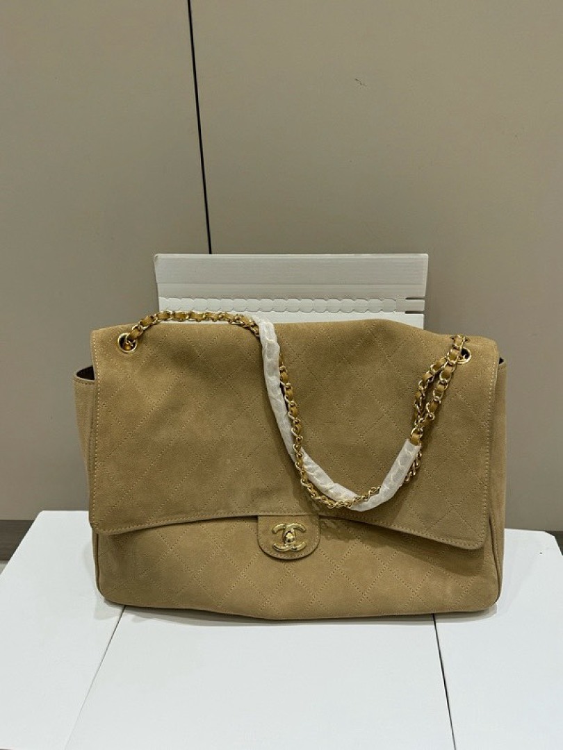 Chanel Maxi Flap Bag · K25U