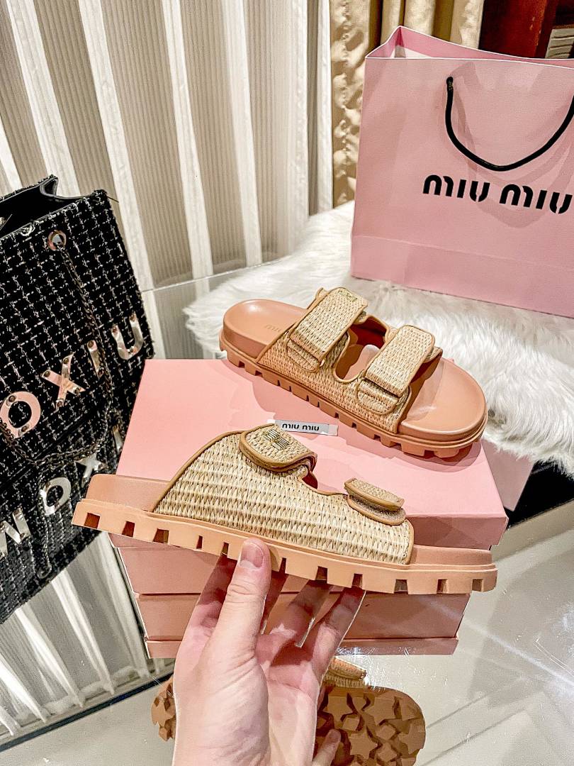 Miu Miu Crochet Slide Sandal · M803 — תמונה 6
