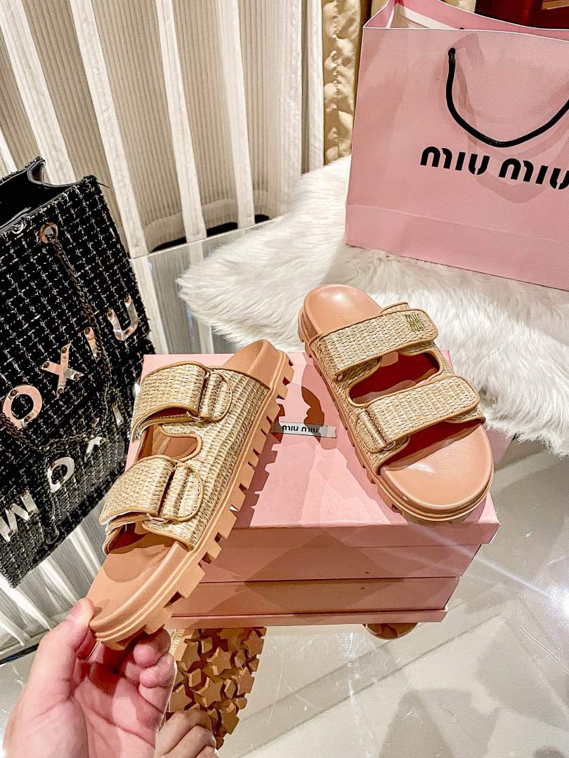 Miu Miu Crochet Slide Sandal · M803 — תמונה 4