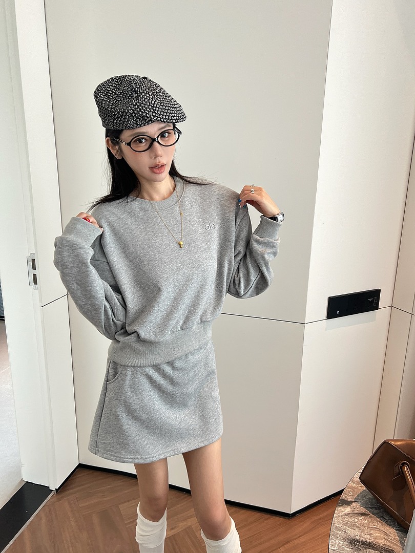 Alo Yoga Accolade Crewneck · LET8 — תמונה 13
