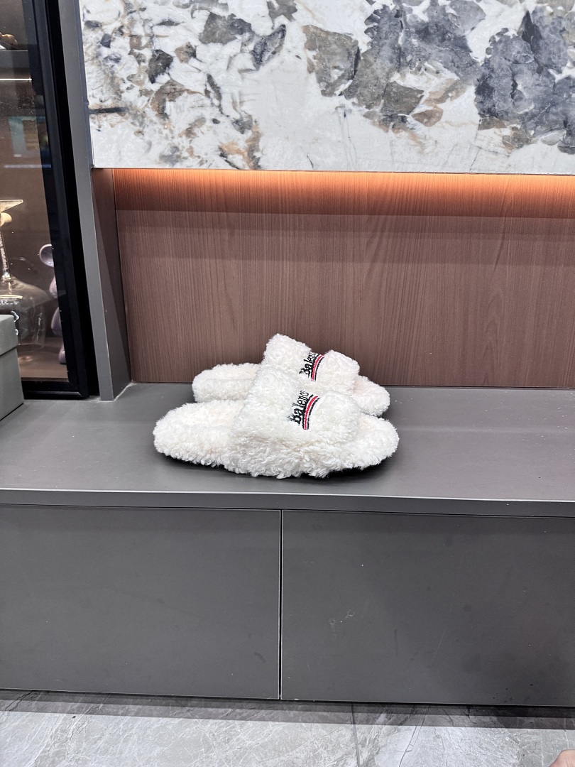Balenciaga Furry Slide · L36J — תמונה 3