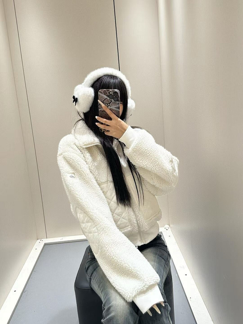 Alo Yoga Sherpa Edge Bomber · YA01 — תמונה 13
