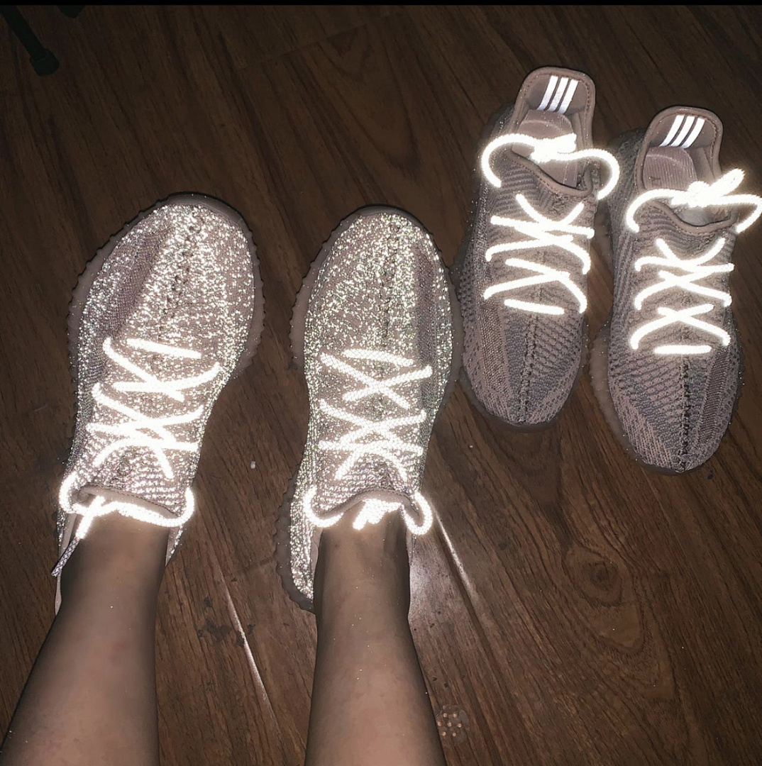 Adidas Yeezy Boost 350 V2 · HD694