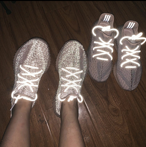 Adidas Yeezy Boost 350 V2 · HD694