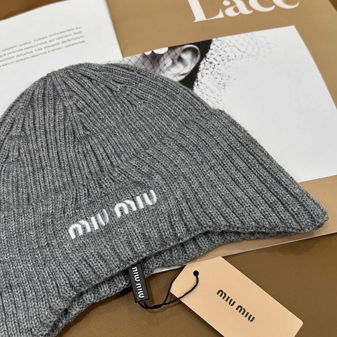 Miu Miu Wool And Cashmere Beanie · JSU8 — תמונה 18