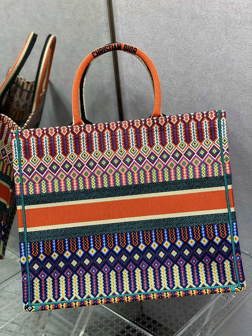 Christian Dior Book Tote · P37R — תמונה 8