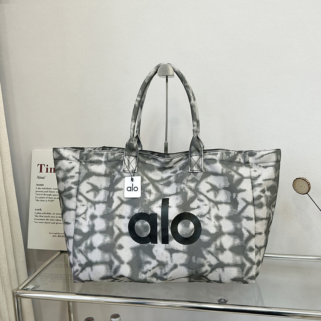 Alo Yoga Tie-Dye Shopper Tote · A1B — תמונה 6