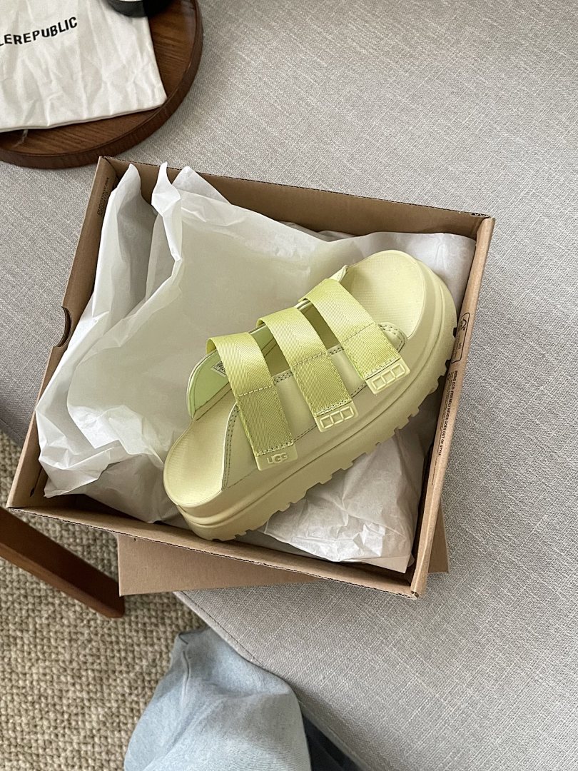 UGG GoldenGlow Slide · 3QK1 — תמונה 3