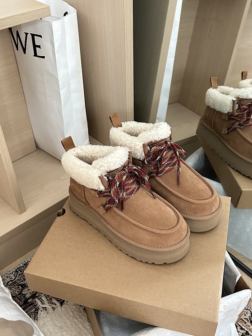 UGG — מגפיים · Y78G — תמונה 6