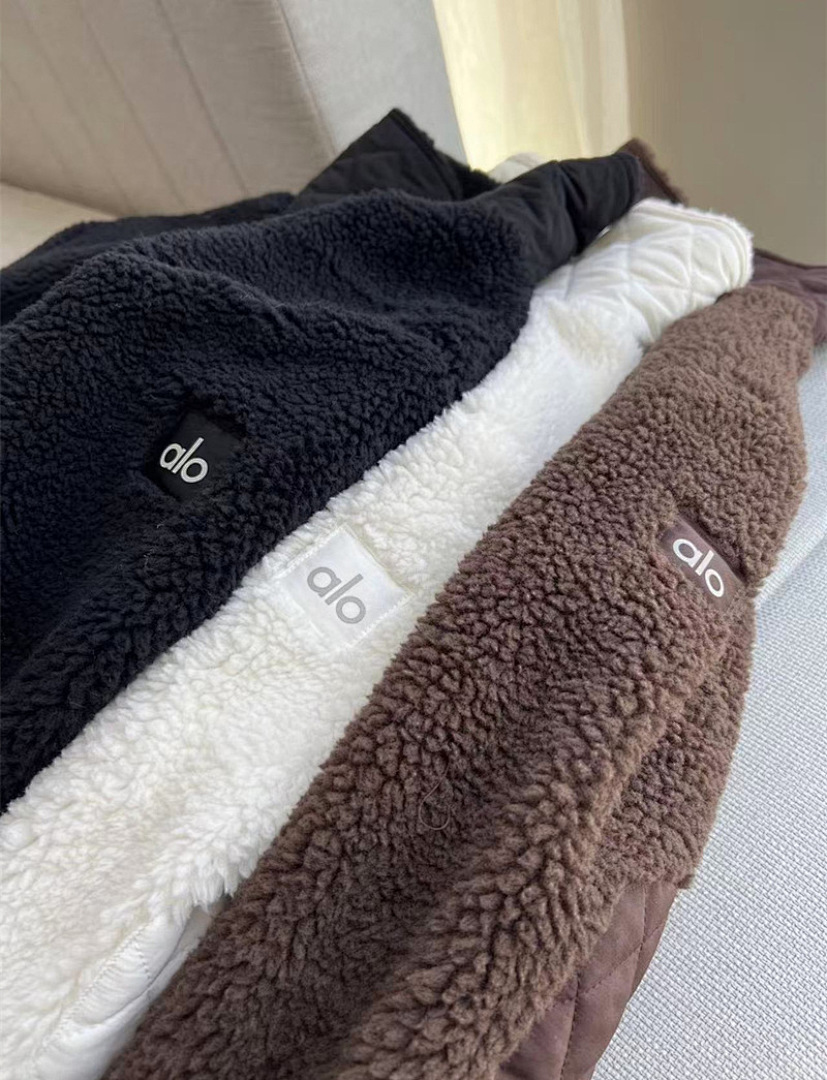 Alo Yoga Sherpa Edge Bomber · GY10 — תמונה 11