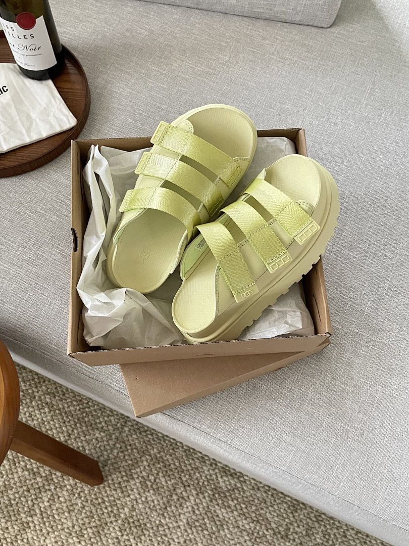 UGG GoldenGlow Slide · 3QK1 — תמונה 6