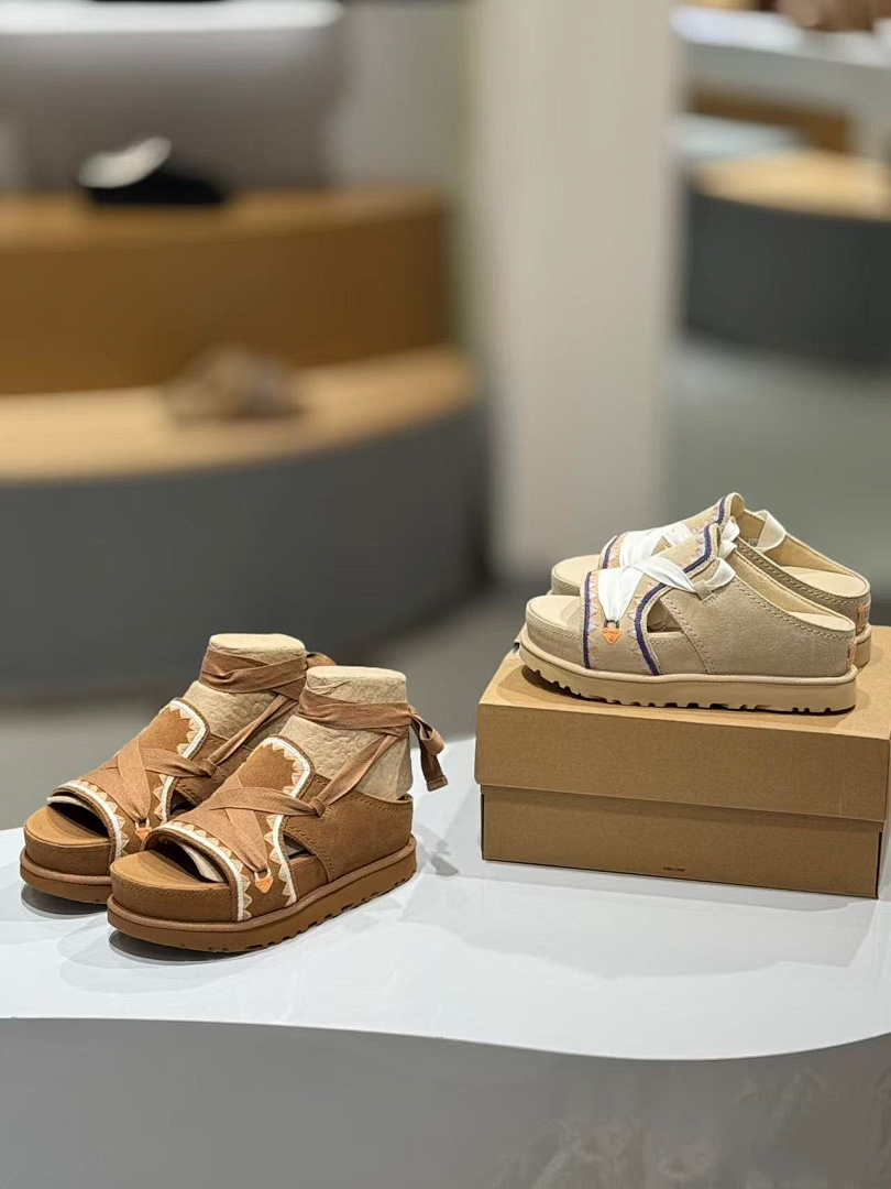 UGG Goldenstar Hi Artistitch · ZH668 — תמונה 10
