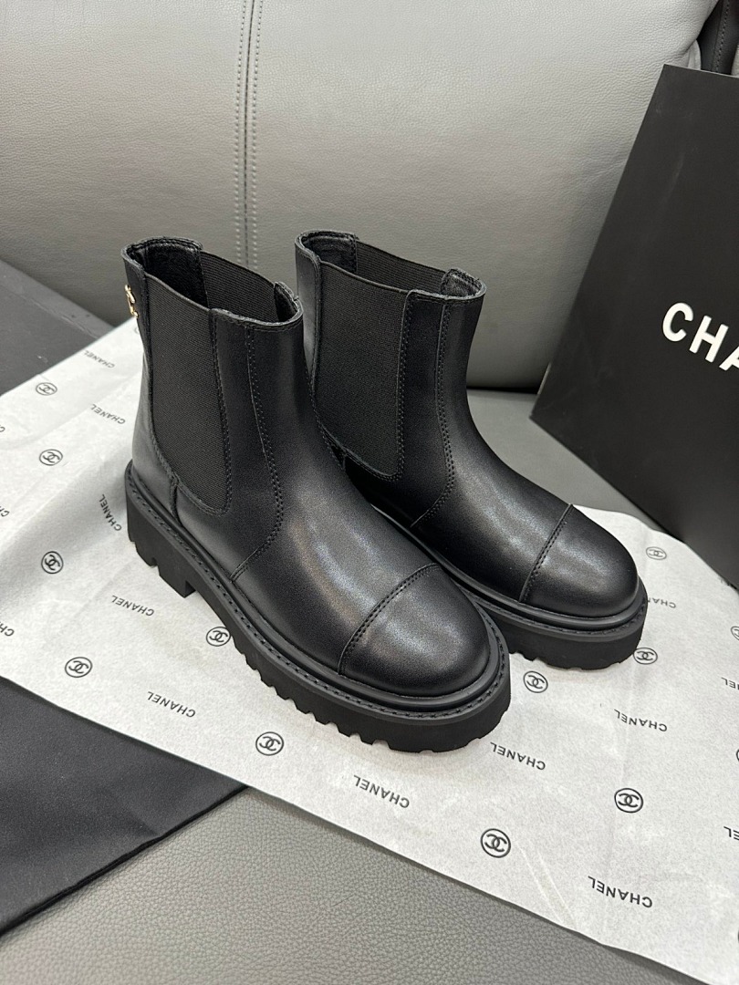 Chanel Calfskin Cap Toe CC Short · Y52B — תמונה 5