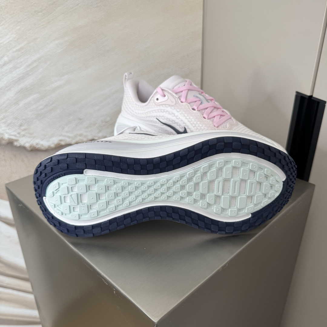Nike Vomero Plus · YU85K — תמונה 26