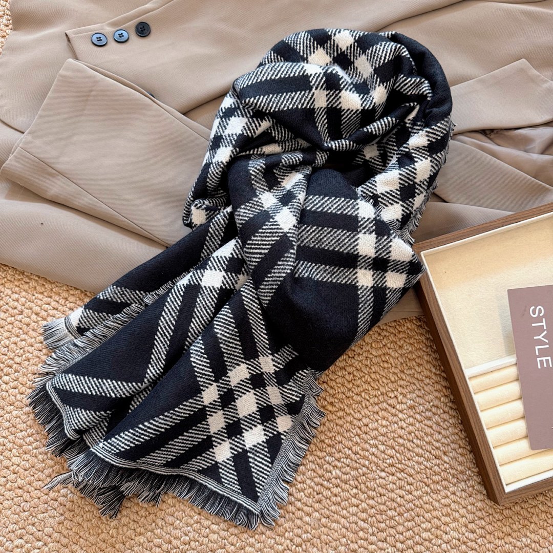 Burberry Wide Check Wool Silk Scarf · M40B — תמונה 14