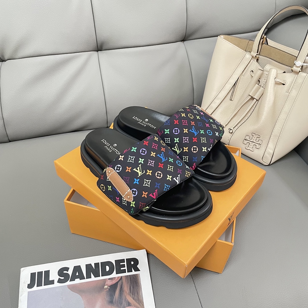 Louis Vuitton Pool Pillow Flat Comfort Mule · U6S2
