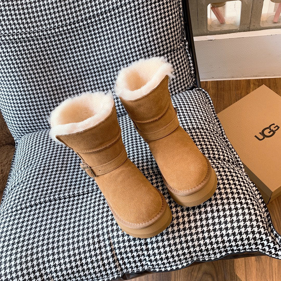 UGG Classic Platform Buckle Mini Boots · M43G — תמונה 4