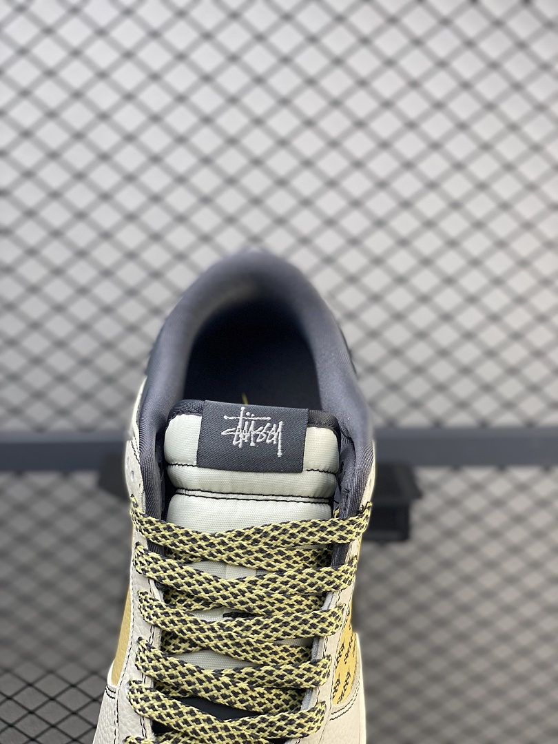 Nike Dunk Low x Stussy · R02N — תמונה 11