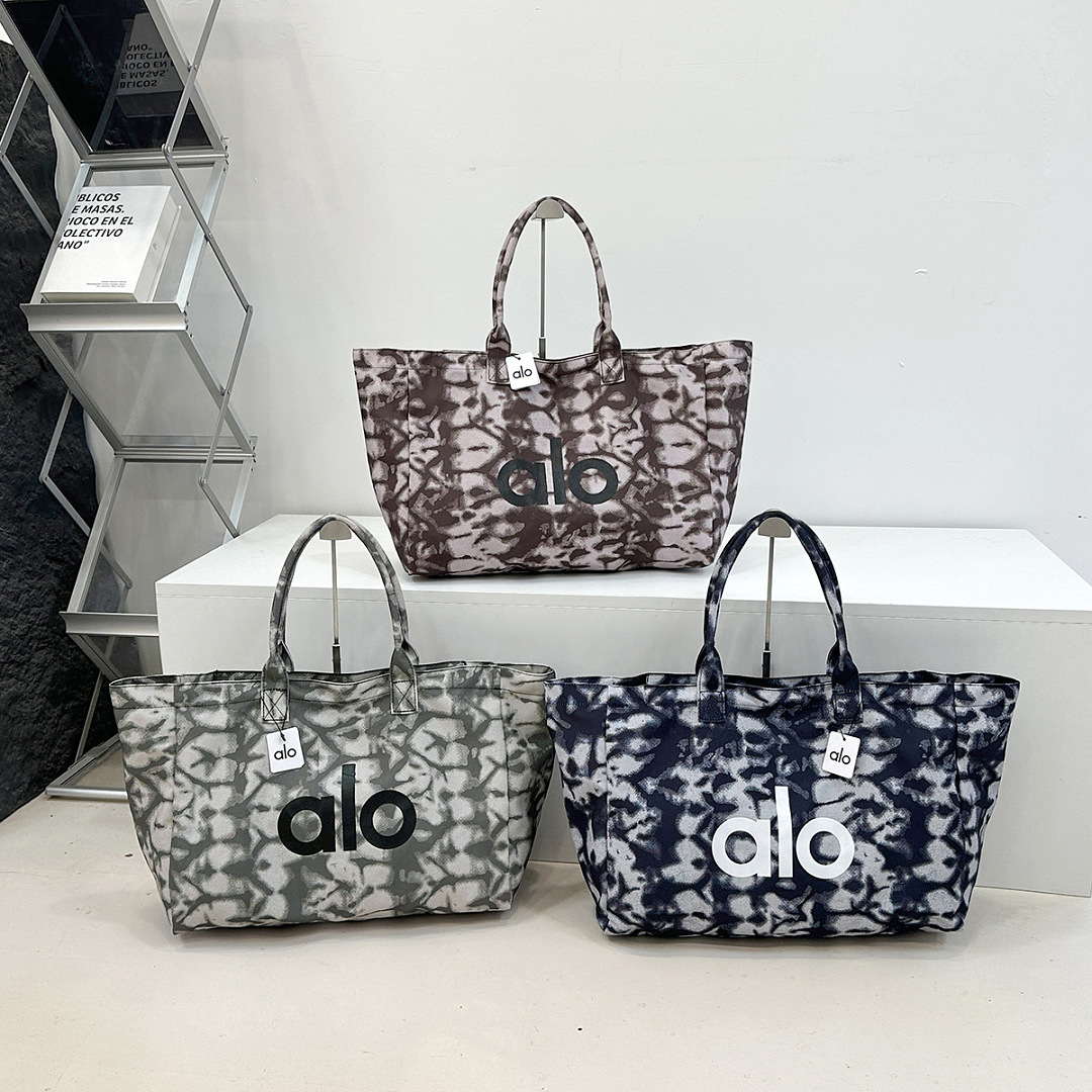Alo Yoga Tie-Dye Shopper Tote · A1B — תמונה 4