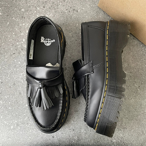 Dr. Martens Adrian · 6DEE