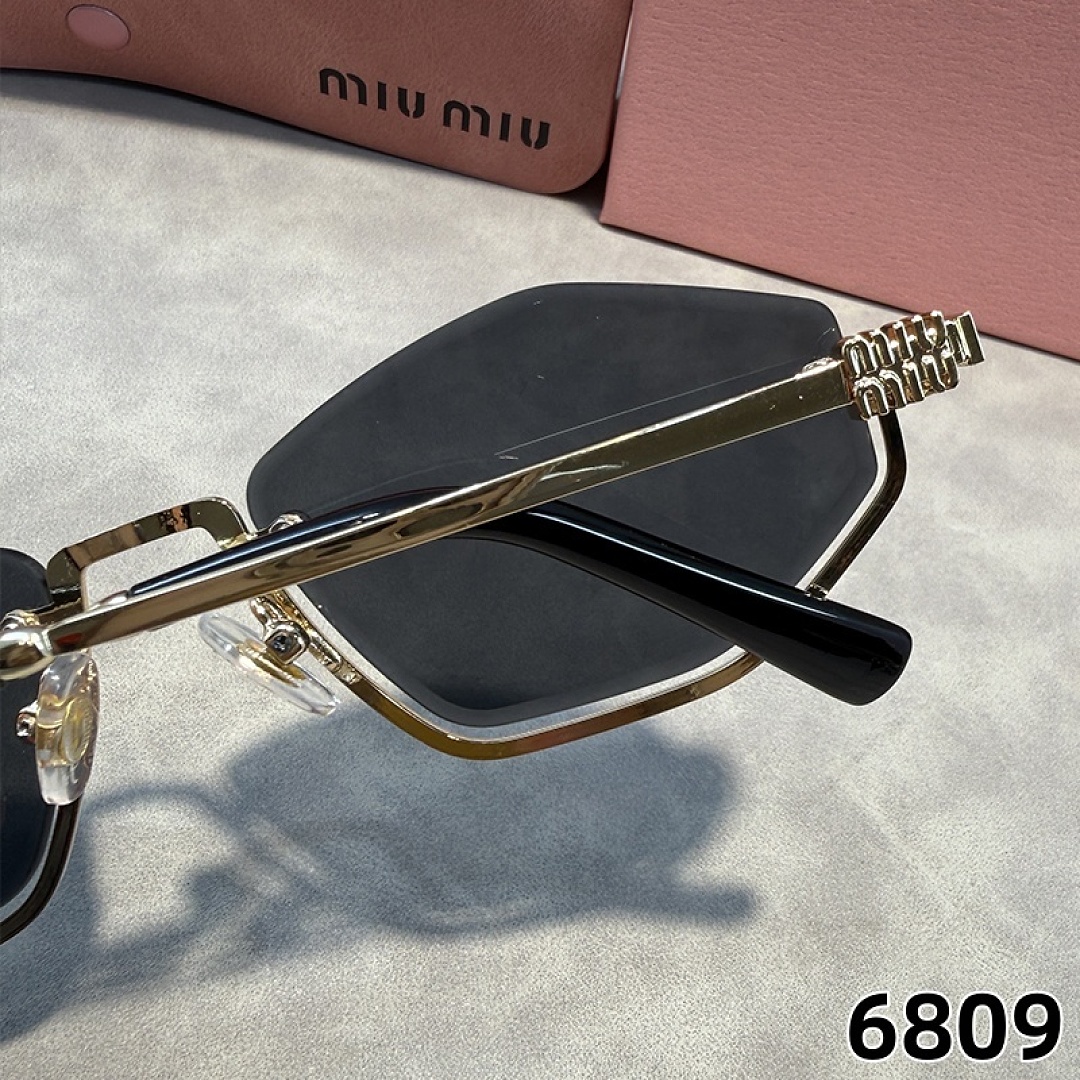 Miu Miu — משקפי שמש · M1U — תמונה 5