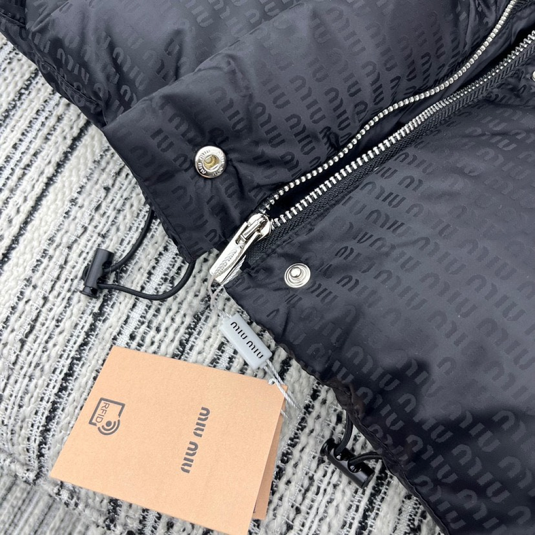 Miu Miu Cropped Down Jacket · F2F6 — תמונה 7